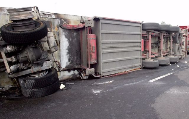 Ανατροπή νταλίκας στην εθνική