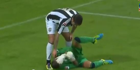 BINTEO- Πέρασε το κεφάλι για μπάλα