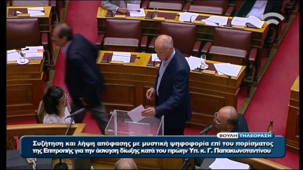 ΦΩΤΟ- Παπανδρέου-Βενιζέλος ψηφίζουν
