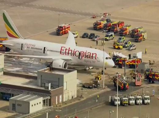 Άνοιξε το Heathrow μετά τη φωτιά