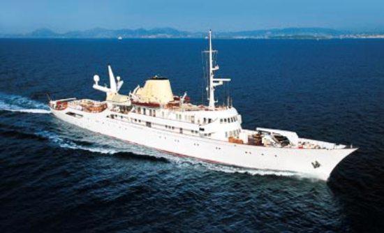 ΦΩΤΟ-Στο σφυρί το “Χριστίνα Ο”