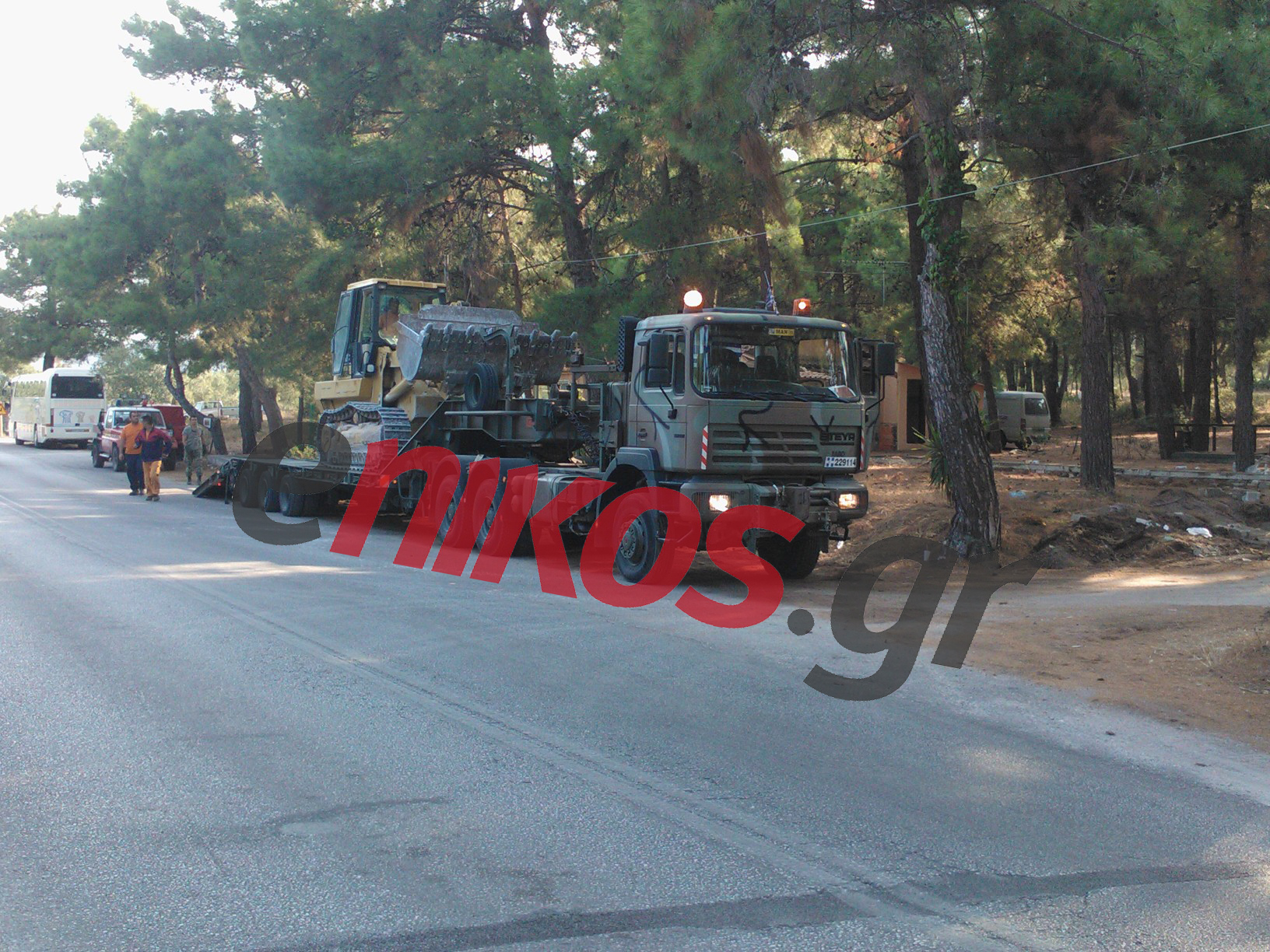 Κινδύνεψαν πυροσβέστες στη Θάσο