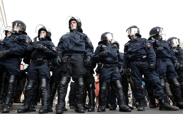 «Η αστυνομία δεν συμπεριφέρεται ρατσιστικά»