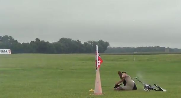 BINTEO-Eλικόπτερο “προσγειώθηκε” στο κεφάλι του