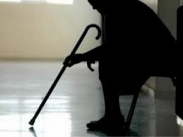 Παίρνουν συγγενείς τους από τα γηροκομεία