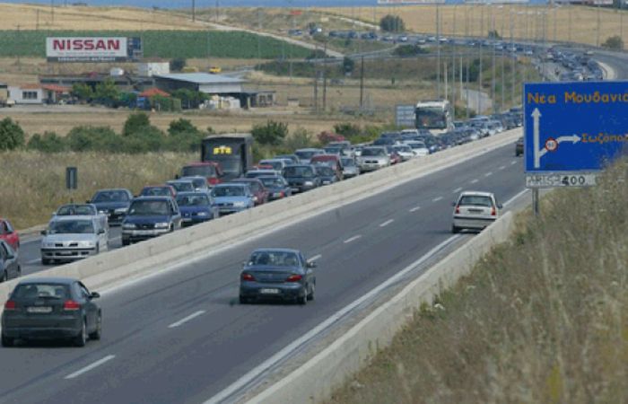 ΤΩΡΑ-Με χαμηλές ταχύτητες η κίνηση προς Χαλκιδική