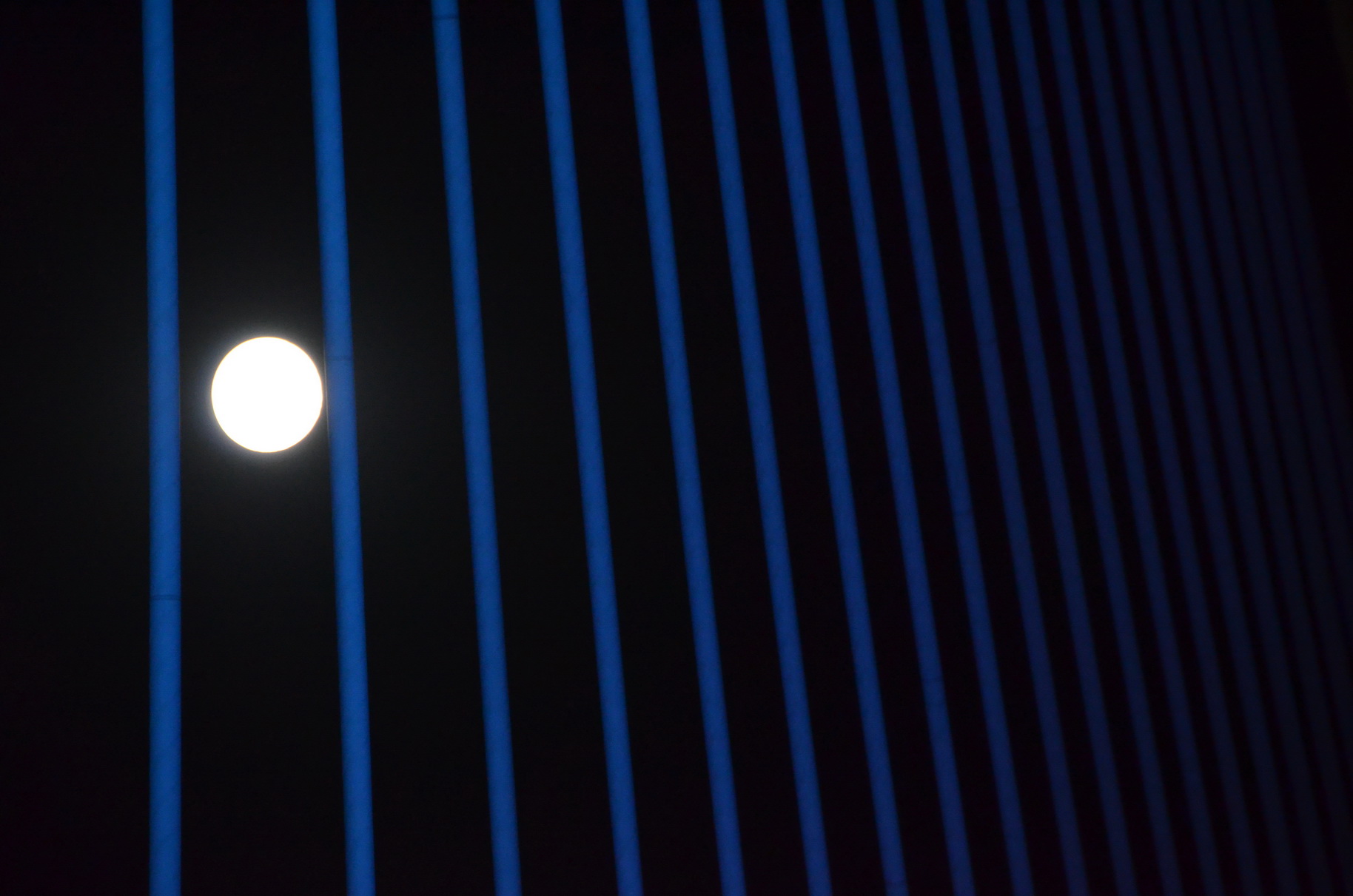 ΦΩΤΟ-Η πανσέληνος από τη γέφυρα Ρίου-Αντιρρίου