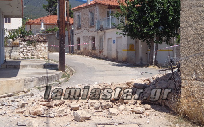Ζημιές σε 300 σπίτια από τον σεισμό