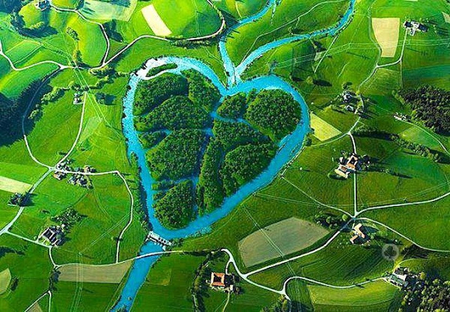 ΦΩΤΟ- Ποταμός σε σχήμα καρδιάς