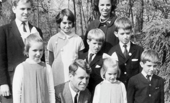 Μεγάλωσε 11 Kennedy