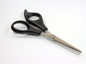 Του επιτέθηκε με ψαλίδι για τα μάτια μιας γυναίκας