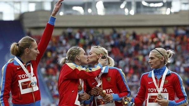 Απάντηση στην Ισινμπάγεβα με… φιλί