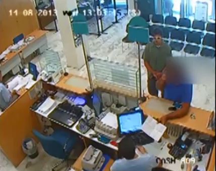 ΒΙΝΤΕΟ-Καρέ καρέ η ληστεία στο Βελεστίνο