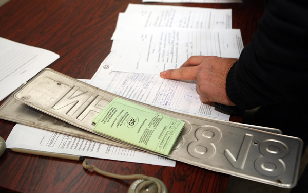 Δίνουν άδειες κυκλοφορίας σε κόλλα Α4