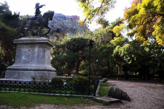 Ξεκινούν τα έργα αποκατάστασης του αγάλματος του Κολοκοτρώνη