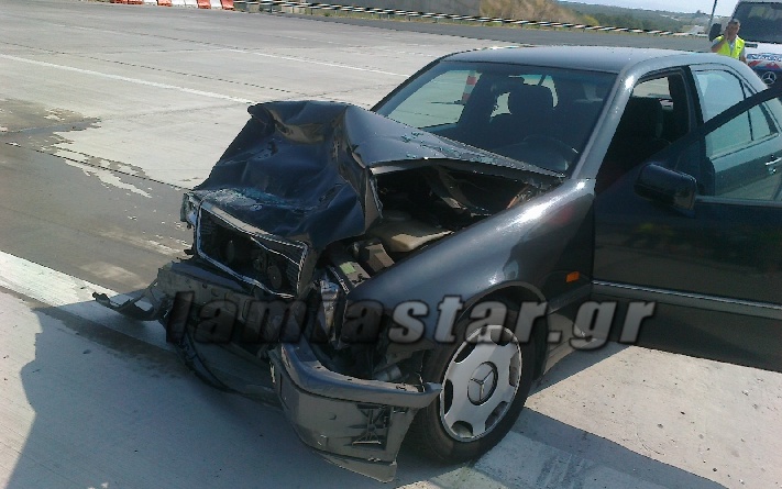 Καραμπόλα αυτοκινήτων στα διόδια Αγίας Τριάδας