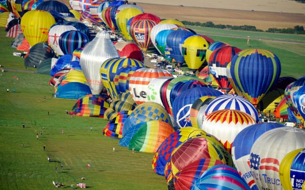 ΦΩΤΟ-Ο ουρανός γέμισε αερόστατα