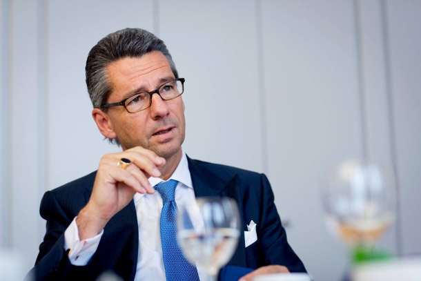 Προτείνει εκποίηση της κρατικής περιουσίας