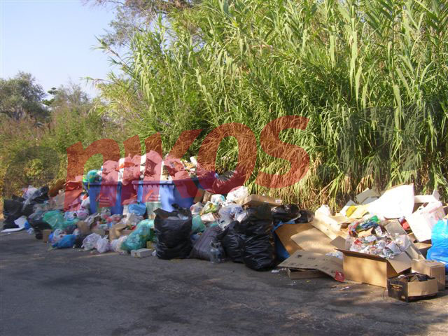 ΦΩΤΟ-Βουνά από σκουπίδια στην Κέρκυρα