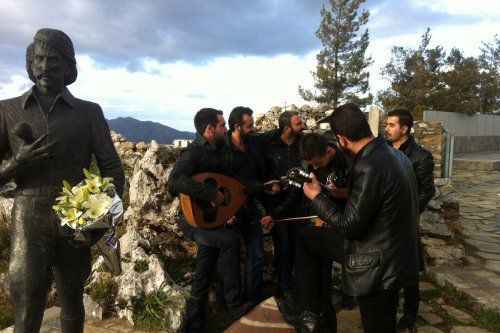 Καντάδα για… Γκίνες