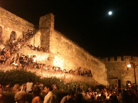 Πανσέληνος στα τείχη της Θεσσαλονίκης