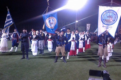 «Βούλιαξαν» τα Ανώγεια από την κρητική καντάδα