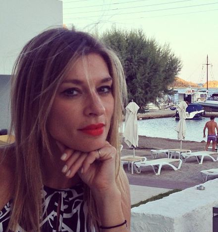 ΦΩΤΟ-Οι διακοπές της Δούκα στην Τήνο