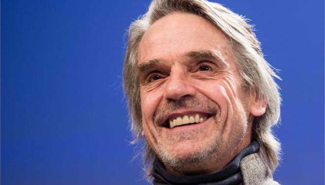 Ο Τζέρεμι Αϊρονς στην Πλάκα