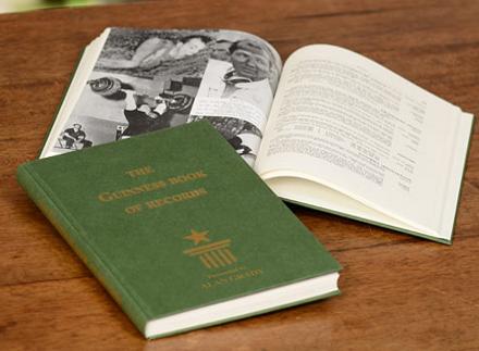 Η ιστορία του βιβλίου των Ρεκόρ Γκίνες