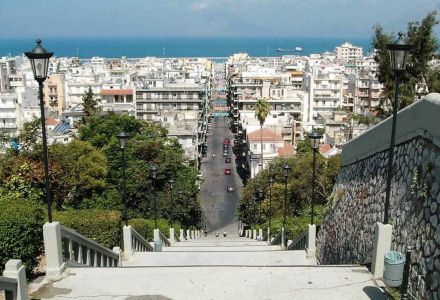 Πάτρα: Αυτοκίνητο ανέβηκε τις σκάλες Αγίου Νικολάου