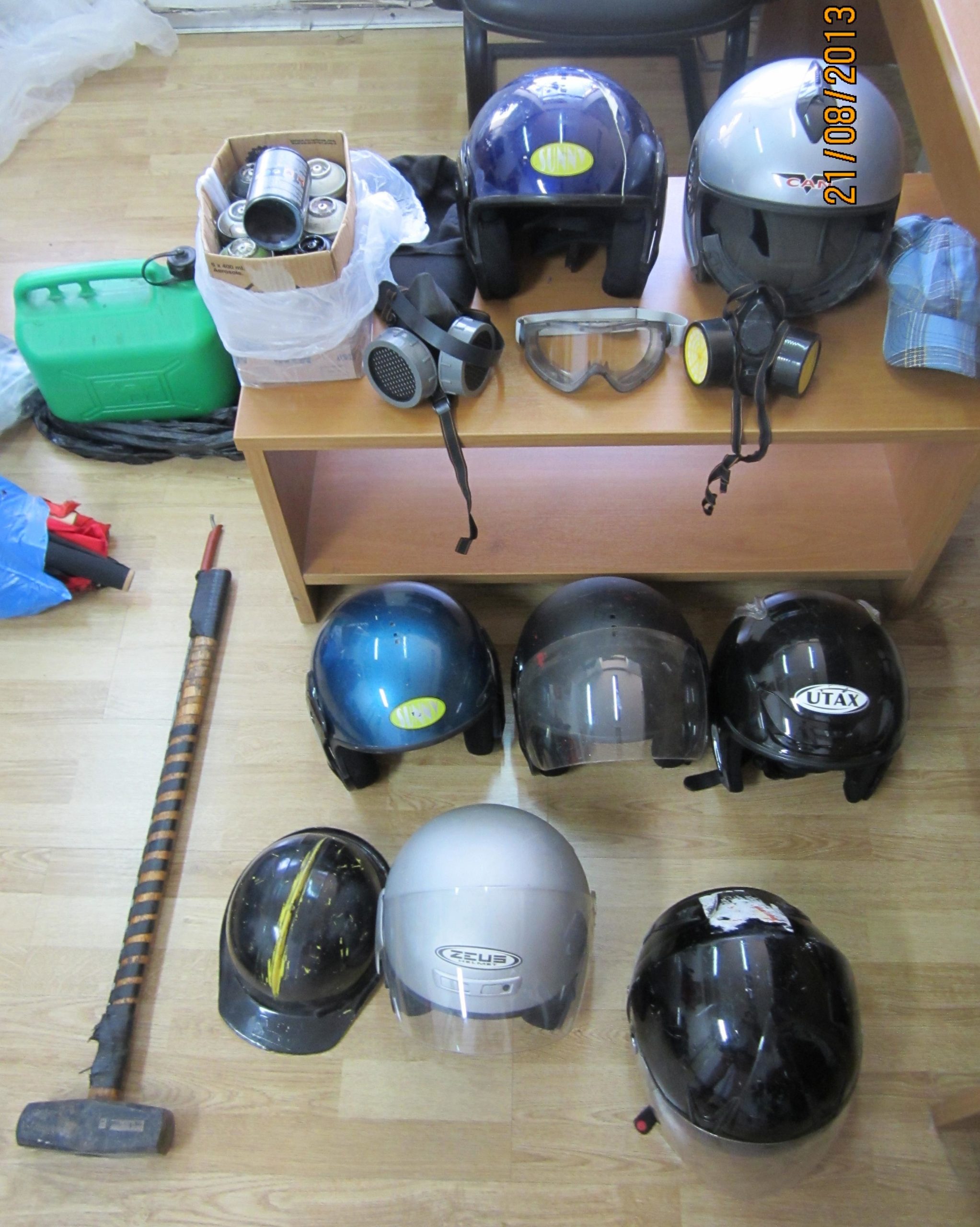 ΦΩΤΟ-Τι βρήκε η ΕΛ.ΑΣ. στο Πολυτεχνείο