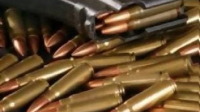 17χρονη μετέφερε σφαίρες καλάσνικοφ