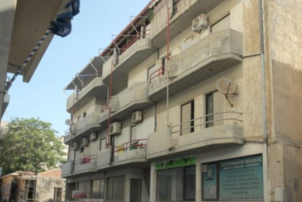 Νεκρή η γυναίκα που πήδηξε από τον 4ο όροφο