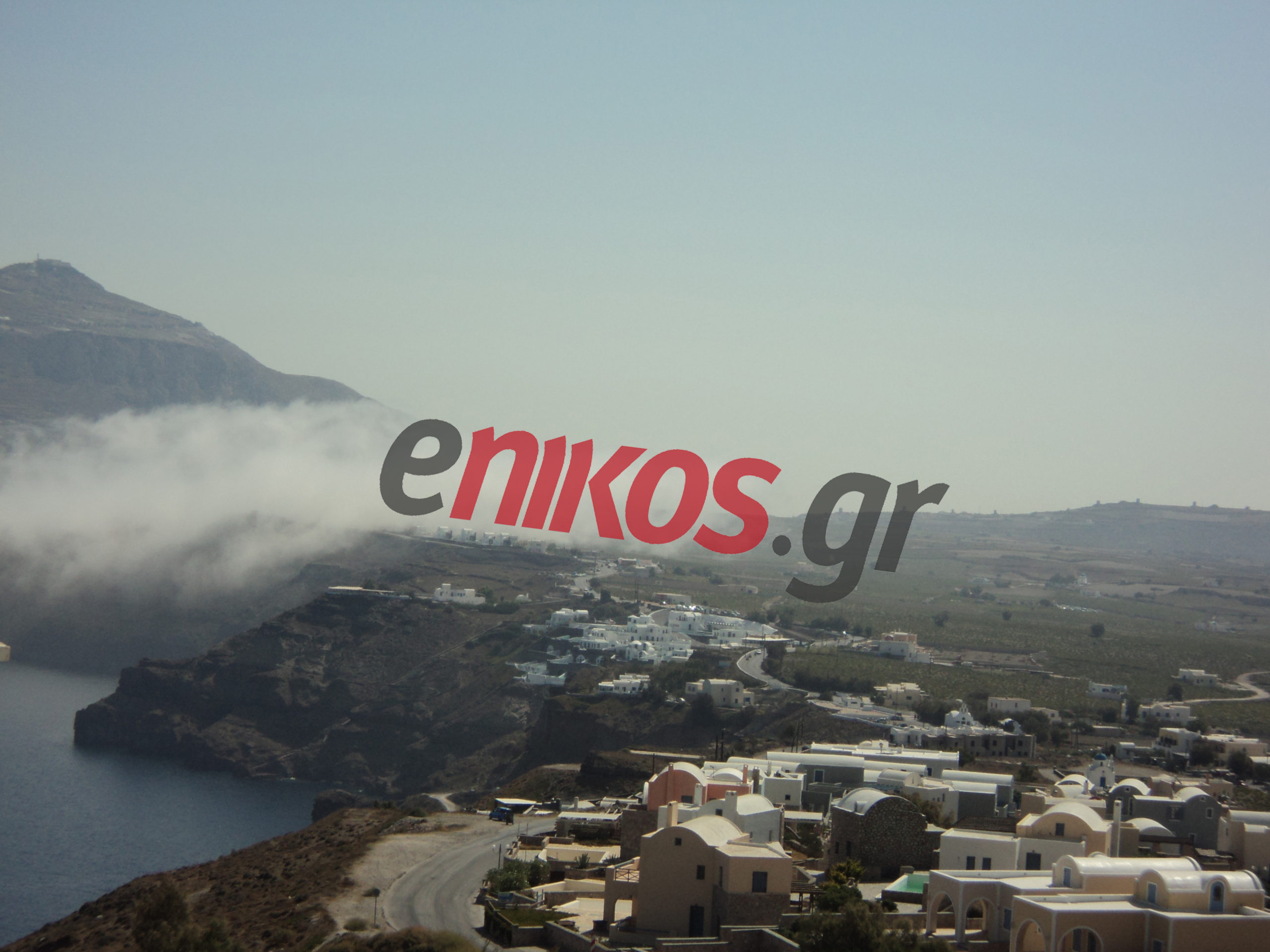 Θερινή ομίχλη στη Σαντορίνη
