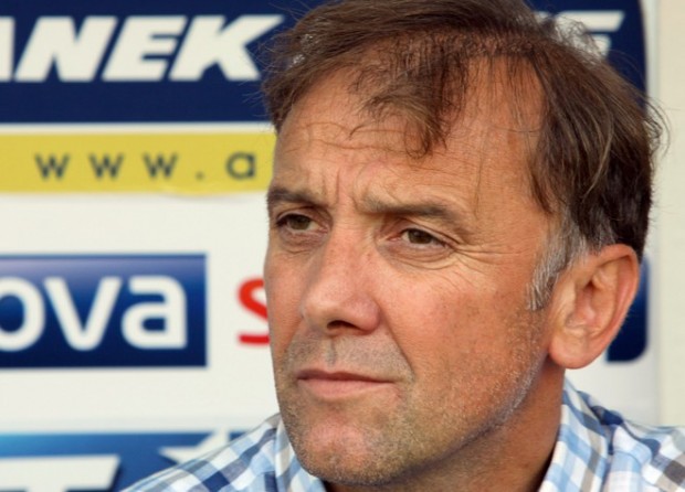 Παραίτηση με αιχμές από Στεβάνοβιτς