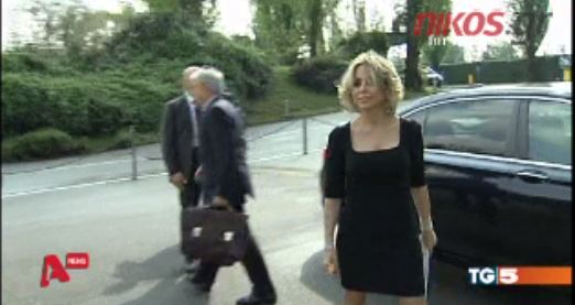 ΒΙΝΤΕΟ-“Στο κάδρο” η κόρη του Μπερλουσκόνι