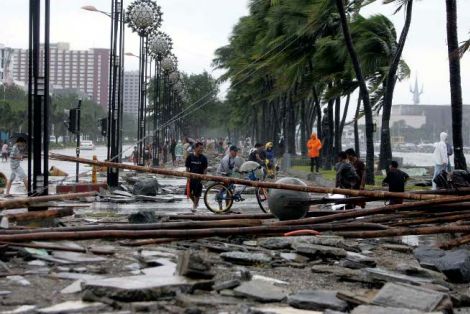 Αγνοούνται ψαράδες από τυφώνα
