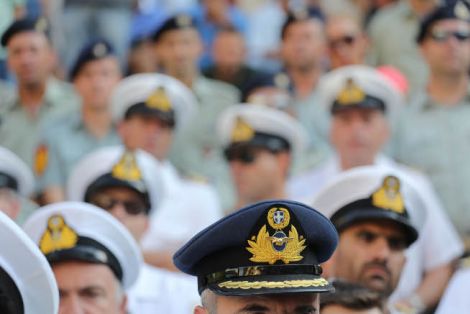 Ένστολοι στη σύνταξη με 24,5 έτη