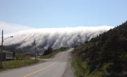 ΒΙΝΤΕΟ-Ομίχλη «καταπίνει» ολόκληρη πόλη