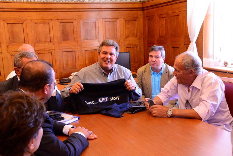 Ο Καμμένος με τους εργαζόμενους της ΕΤ3