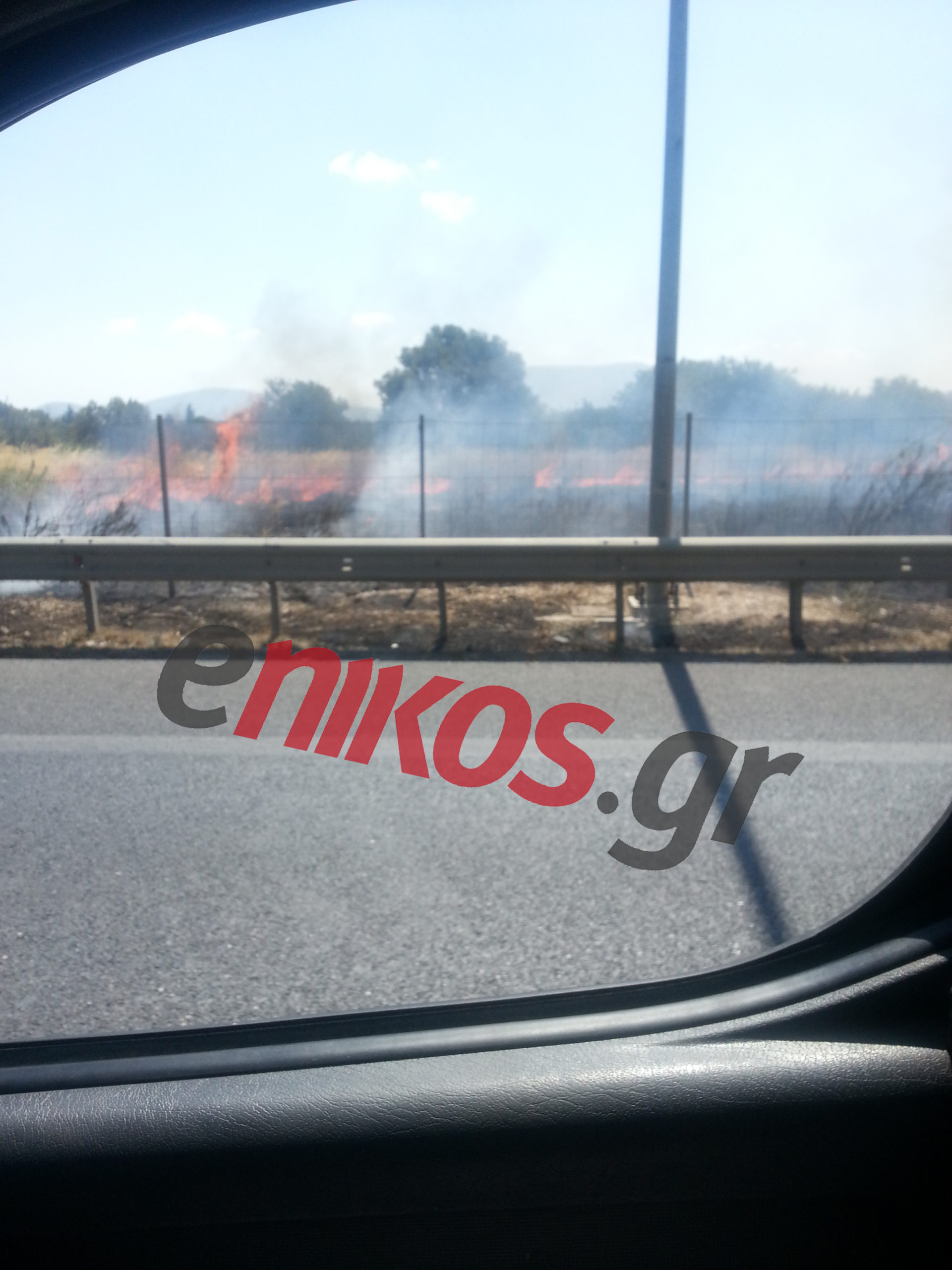 ΦΩΤΟ-Φωτιά στο Κορωπί