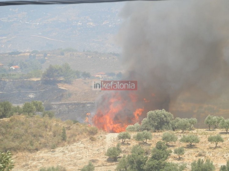 Απειλούνται κατοικίες στην Κεφαλονιά