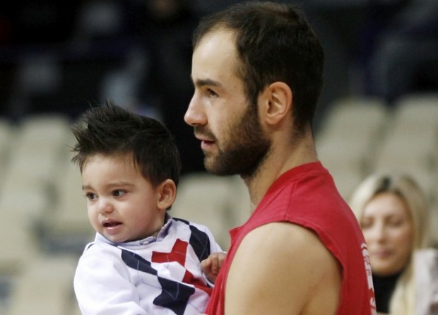 ΦΩΤΟ-Η έκπληξη στον Σπανούλη