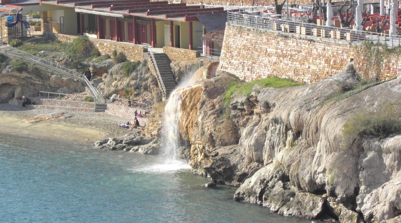 Άδειασαν τα ιαματικά λουτρά της χώρας