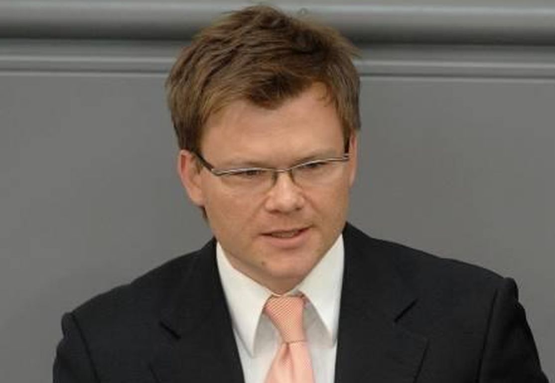 “Λέει ψέματα η Μέρκελ”