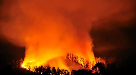 Μαίνεται η πυρκαγιά στη Γαλικία