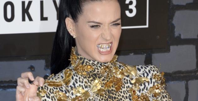 ΦΩΤΟ-Τα πέταξαν όλα στα βραβεία του MTV