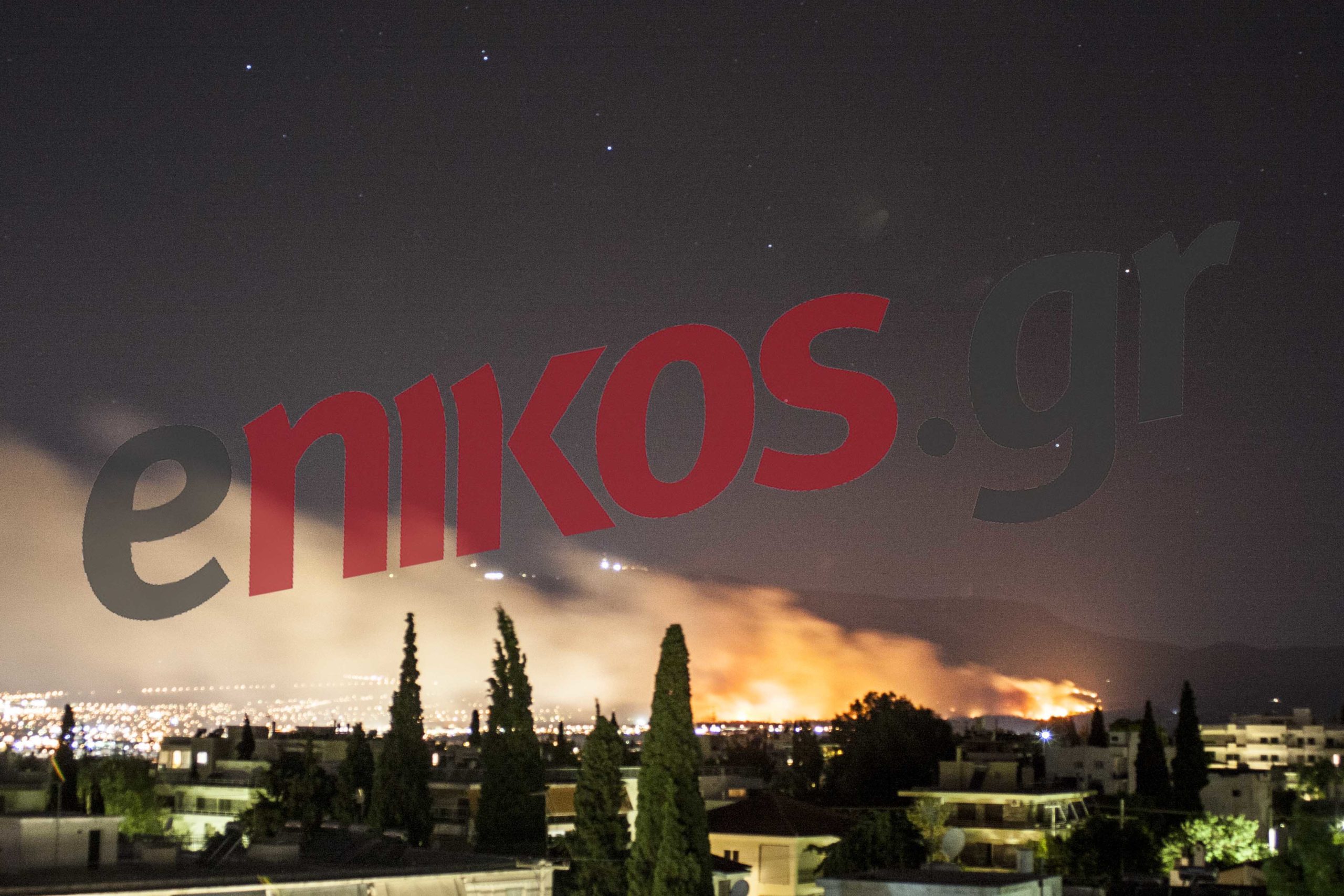 ΤΩΡΑ- Προς το Ολυμπιακό χωριό κατευθύνεται η φωτιά