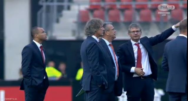 ΦΩΤΟ-Οριστική διακοπή λόγω φωτιάς στην αναμέτρηση του Ατρόμητου με την Alkmaar