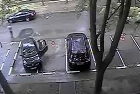 ΒΙΝΤΕΟ-Δυσκολεύεται να…ξεπαρκάρει